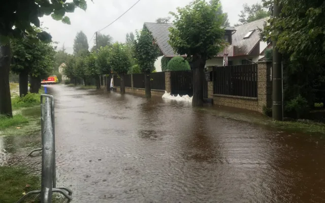Otava v Sušici v sobotku odpoledne, foto: Hasiči Sušice
