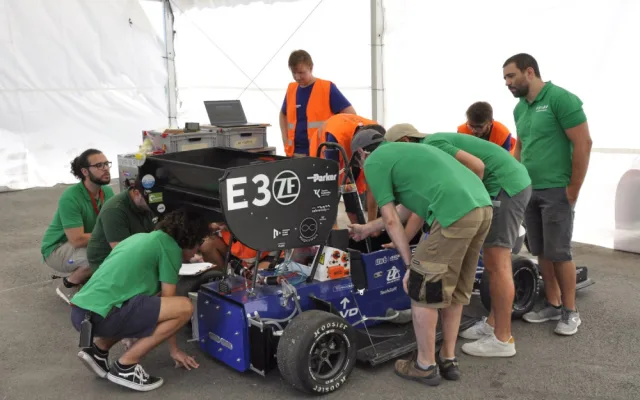 Elektrická formule plzeňských studentů zabodovala na závodech v Portugalsku