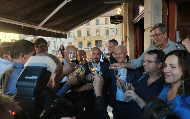 Ve štábu ANO se bouřlivě oslavuje.