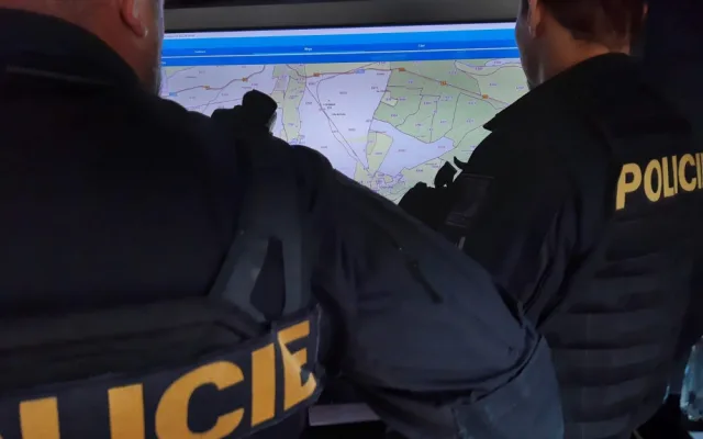Policisté v terénu už poněkolikáté pátrají po zmizelém otci dvou malých dětí. Ztratil se už v srpnu po autonehodě