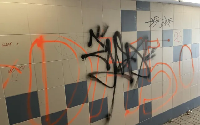 Město se snaží bojovat s vandalismem, vyčištění jednoho podchodu vyjde na desítky tisíc korun