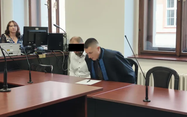 Koloběžkáře potrestal soud osmiletým vězením, po hádce uškrtil motorkáře a z místa činu odjel