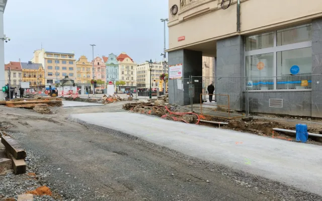 Konečně se dočkají řidiči, chodci i obchodníci, 11. listopadu má skončit oprava tramvajové trati ve Zbrojnické