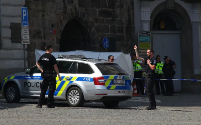 Policisté a hasiči na místě jednoho tragického skoku z Černé věže