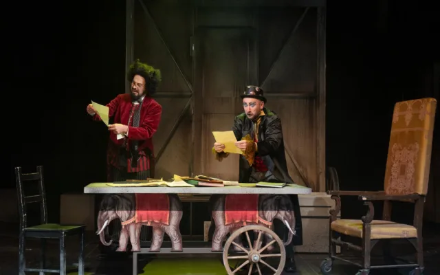 Divadlo představí Pratchattův imaginární svět hříček a parodie, jeviště přivítá fantasy Maškarádu