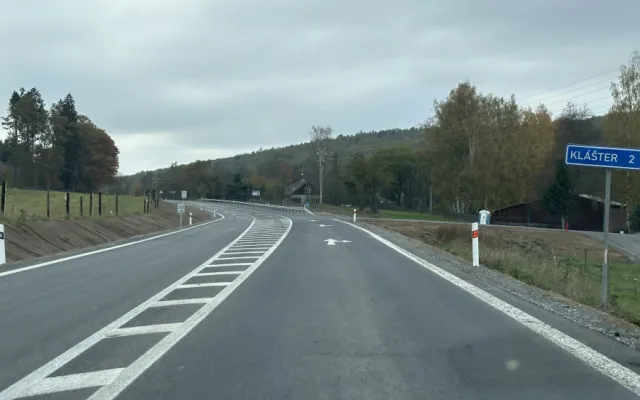 Křižovatka smrti na frekventované silnici I/20 prošla zásadní opravou. Skončila tak i nepříjemná objížďka
