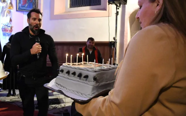 Václav Noid Bárta zazpíval lidem v Nemanicích, historicky první koncert v kostele uspořádal místní spolek nadšenců