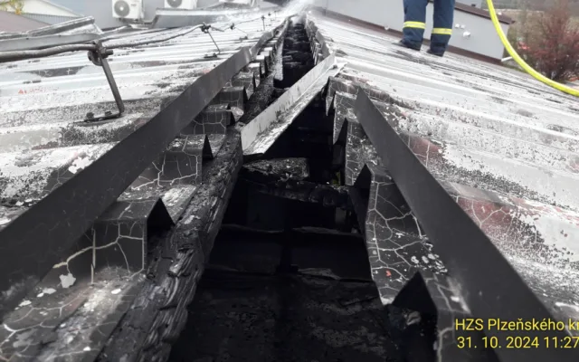 Výrobní halu zdemoloval požár a exploze. Způsobená škoda jde do milionů korun