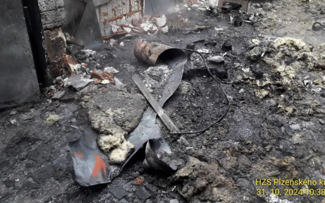Výrobní halu zdemoloval požár a exploze. Způsobená škoda jde do milionů korun