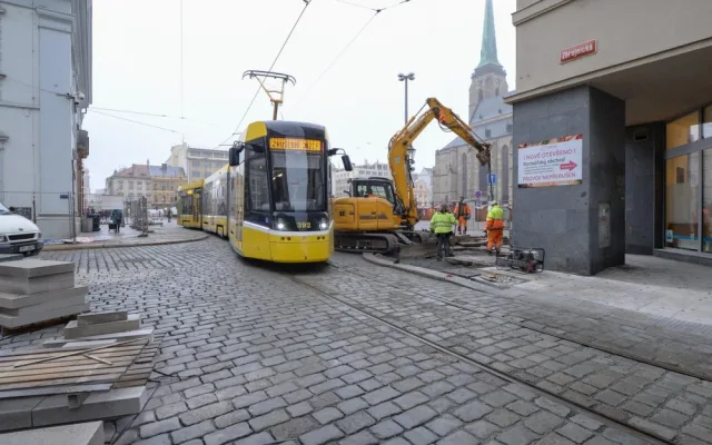 Po trati ve čtvrtek ráno projela zkušební tramvaj, od soboty se tam vrátí plný tramvajový provoz.