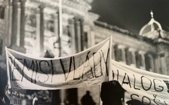 FOTO: V mrazivém listopadu roku 1989 se začal hroutit komunistický režim, až se nakonec celý zhroutil