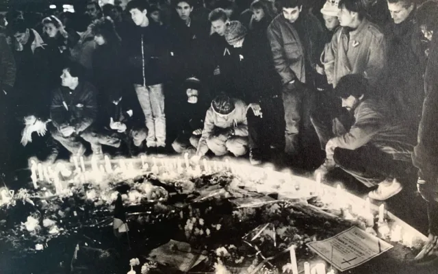 FOTO: V mrazivém listopadu roku 1989 se začal hroutit komunistický režim, až se nakonec celý zhroutil