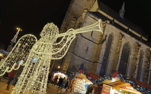 Hned první den lidé vzali doslova útokem největší adventní trhy v Česku. Nejvíce zaujal zářící fotopoint a trdelník