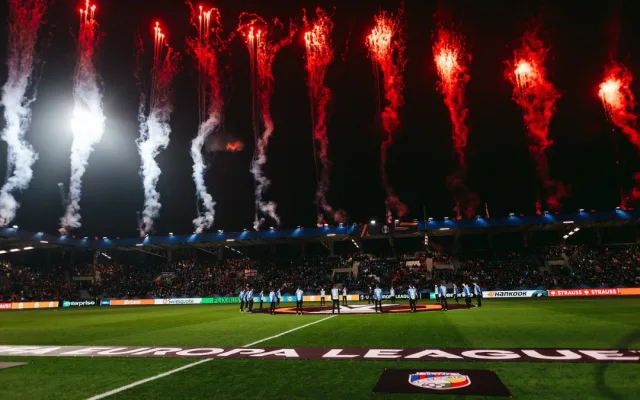 Fotbalisté Plzně neudrželi vedení a s Manchesterem gólem v závěru prohráli 1:2