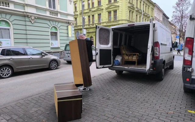 Nábytková banka rozdělila mezi potřebné přes 14 tun materiální pomoci