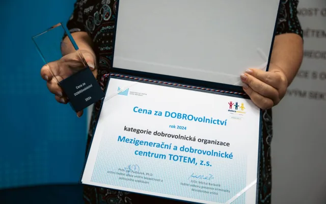 Totem funguje v Plzni už 25 let. Pomáhá rodinám, dětem i seniorům. Za dobu existence jím prošly tisíce dobrovolníků