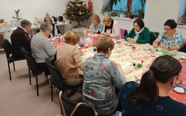 Totem funguje v Plzni už 25 let. Pomáhá rodinám, dětem i seniorům. Za dobu existence jím prošly tisíce dobrovolníků