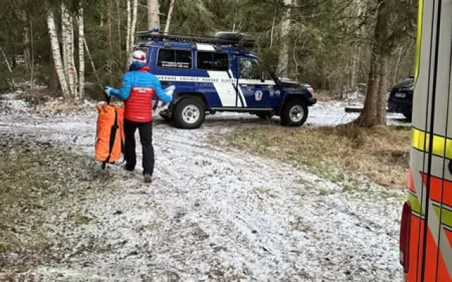 Šestiletý chlapec utrpěl otevřenou zlomeninu, vrtulník záchranářů zasahuje na Šumavě denně