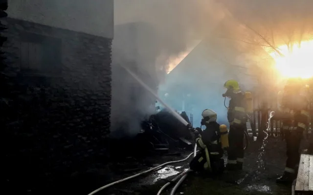 VIDEO: Nedbalost způsobila požár a škody za miliony, plameny krotilo osm jednotek hasičů