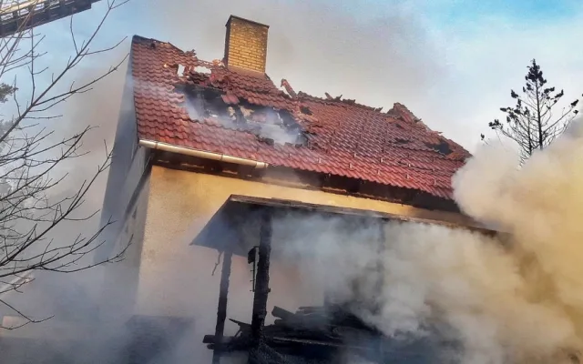 VIDEO: Nedbalost způsobila požár a škody za miliony, plameny krotilo osm jednotek hasičů