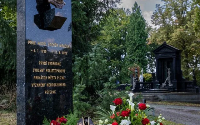 Čestný hrob odhalilo město v srpnu 2023.