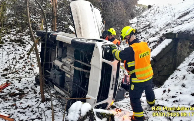 Mezi Hromnicemi a Českou bízou došlo k nehodě jednoho osobního automobilu