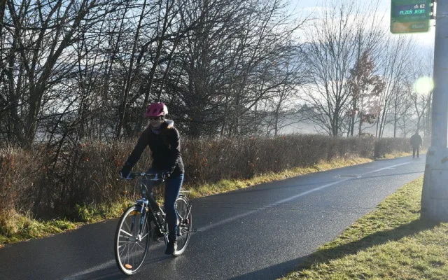 Cyklisty na frekventovaných stezkách nově sledují dva sčítače s displejem, město za ně dalo bezmála milion