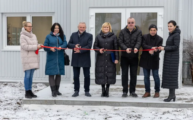 Mladí zahradníci mohou využívat nové kontejnerové učebny. Plzeňský kraj za ně zaplatil deset milionů