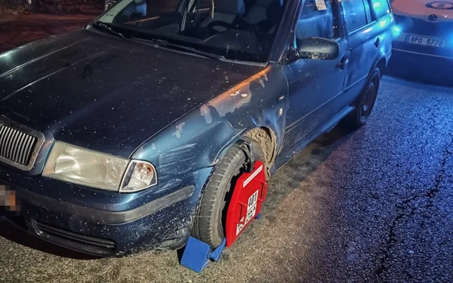 V měřeném úseku ujížděl řidič strážníkům rychlostí 140 km/h. Z několika lží ho nakonec usvědčilo policejní foto