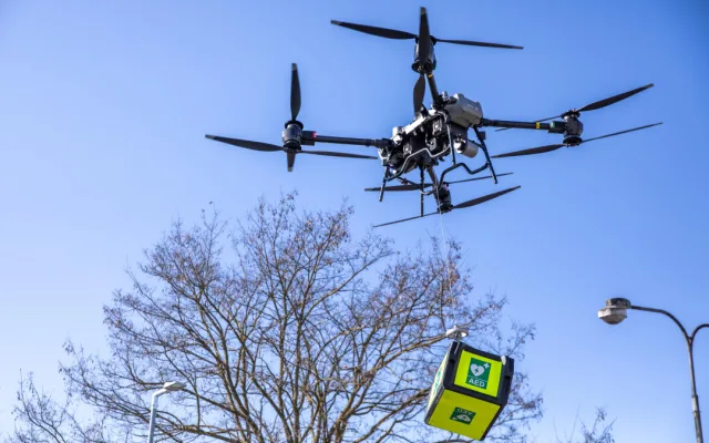 Transport zdravotnického materiálu pomocí dronů pro záchrannou službu testuje jako první v ČR unikátní projekt