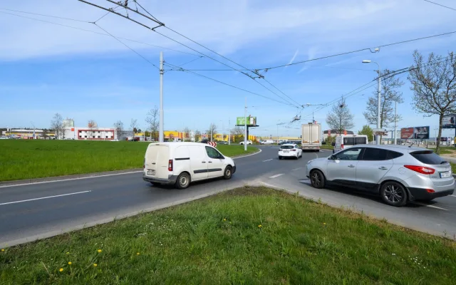 Startuje přestavba obří a velmi vytížené křižovatky ve městě, řidiče čeká půlroční omezení