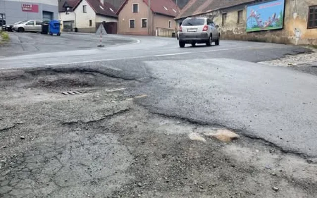 Auta budou smět na cyklostezku, alternativní objízdná trasa vznikne kvůli rekonstrukci Rolnického náměstí