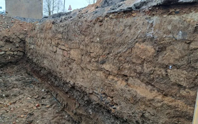 Pozor změna, uzavírka Rolnického náměstí se odsouvá kvůli archeologickému nálezu