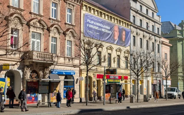 Také Americká třída je reklamou zahlcena.