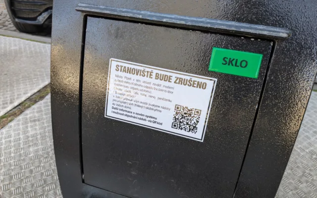 Podzemní kontejnery v centru města končí, lidé ukládali odpad všude kolem a úklid se tím prodražil o statisíce