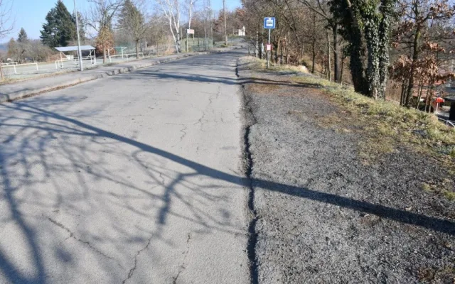 Startuje oprava Plzeňské cesty. Vždy zůstane průjezdný jeden jízdní pruh pro kyvadlový provoz řízený světly