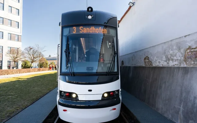 Škodováci vyrobili nejdelší tramvaj na světě, měří téměř 60 metrů. Dvanáct obřích souprav bude jezdit v SRN