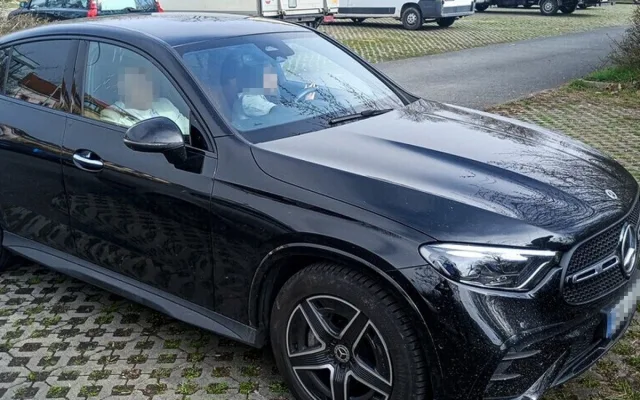 Příliš rychle jela ve městě i tato řidička vozu značky Mercedes