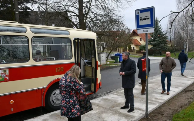 Zcela nová autobusová linka MHD číslo 36 zajíždí i do míst, kde jsou velmi úzké komunikace