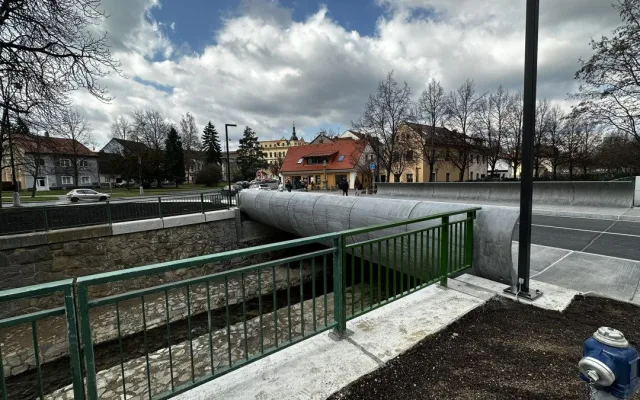 ANKETA: Nový most překvapil občany svým velmi netradičním zábradlím. Jak se vám líbí?