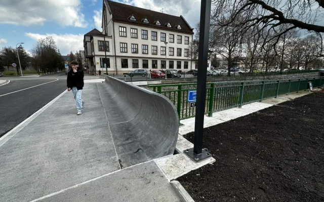 ANKETA: Nový most překvapil občany svým velmi netradičním zábradlím. Jak se vám líbí?