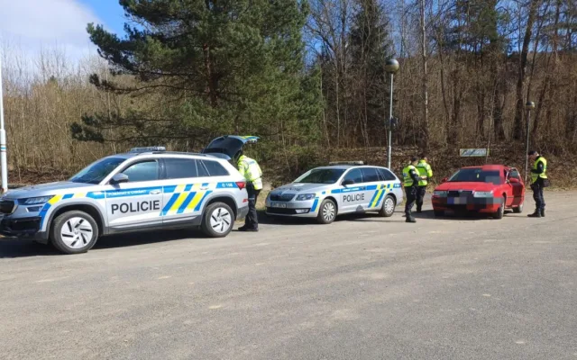 Policisté v dubnu uskutečnili rozsáhlou síť pobytových kontrol cizinců. Hledali padělané doklady i nelegální pracovníky