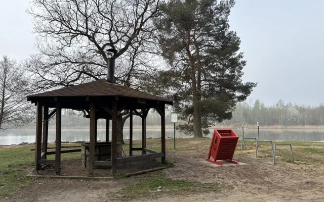 U veřejných ohnišť se objevily červené uhláky, inspirace přišla z daleké Kanady