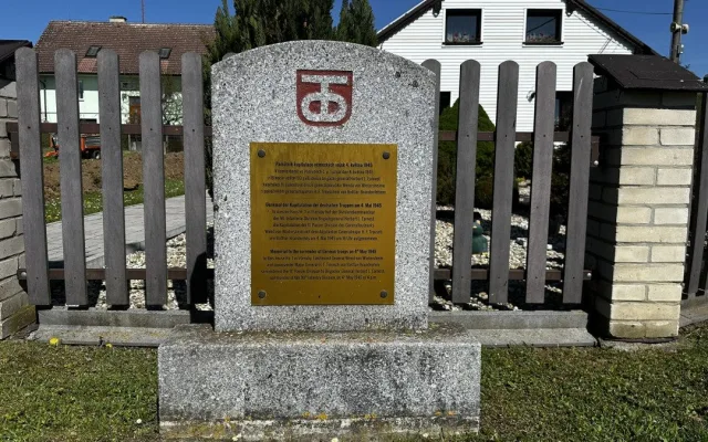 Pomník ve Všerubech připomínající kapitulaci 11. tankové divize