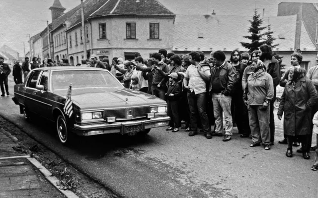 Fotografie StB z archivu ABS. Odjezd z Kolovče 1986