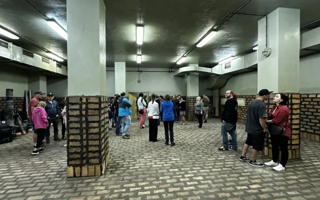 Obří tajemnou budovu s věží mohli lidé poprvé po desítkách let konečně prozkoumat