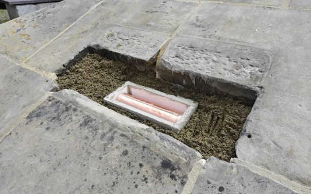 Opravený pomník obětem nacismu v sobě nese schránku pro budoucí generace