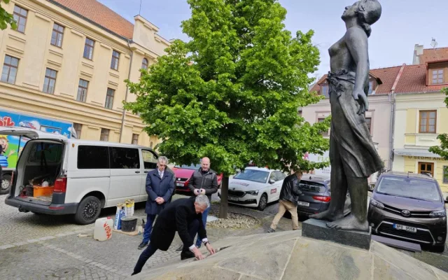 Opravený pomník obětem nacismu v sobě nese schránku pro budoucí generace