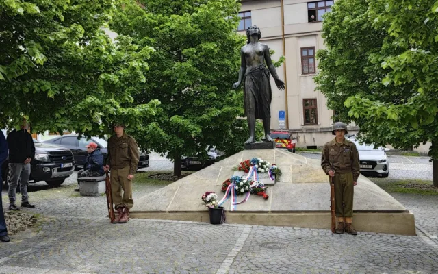 Opravený pomník obětem nacismu v sobě nese schránku pro budoucí generace