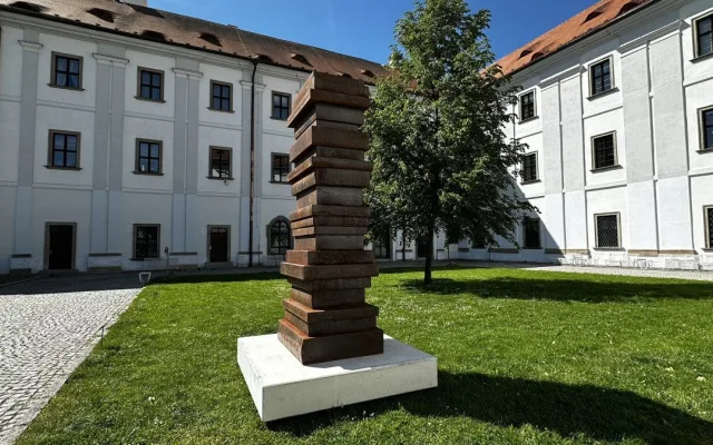 Milan Cais: Booktherapy
